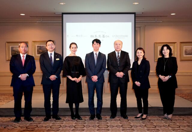 .
【輪島屋善仁への寄付贈呈式に参列しました】
⁡
ロクシタンジャポンとホテル椿山荘東京の共催による、能登半島地震および豪雨被災の復興支援として、輪島屋善仁への寄付贈呈式が行われました。

皆さまの「これからも能登を、輪島屋善仁を応援していく」という念いに満ちて、フォーマルながらとてもあたたかいセレモニーでした。
⁡
詳しい記事をWebサイトのNewsにアップしました。プロフィールのリンクからご覧いただけます。

@loccitane_jp 
@hotelchinzansotokyo_official
@wajimaya_zenni 
@urushinext