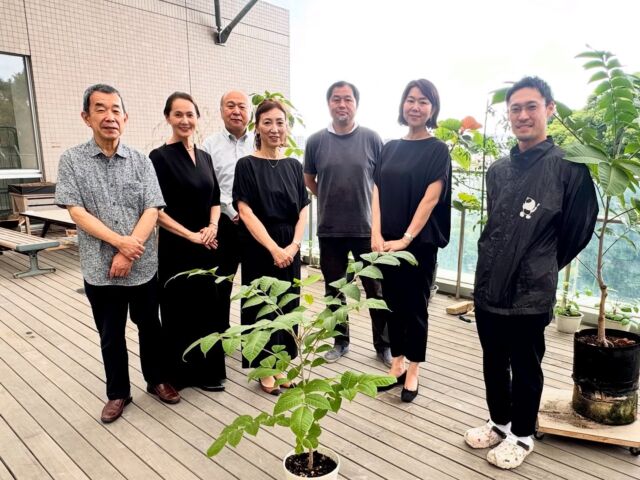 ⁡
【東京藝大・漆芸研究室の授業を視察しました】
.
ロクシタン・ジャポンの皆さまと共に、漆芸研究室の授業を拝見！
WE ACT投票による寄附金を活用し、名田庄の木戸口さんが製炭する貴重な「駿河炭」を学生に提供させていただきました。
⁡
2年生が蒔絵制作のための下地板を研磨する姿から、漆と真剣に向き合う若い力を実感。
次代を担う若い人たちへ、漆芸に欠かせない最高品質の道具を届けられたことを、私たちも大変嬉しく思っています。
皆様からの応援がこのような形になりましたことをご報告しますと共に、心より感謝申し上げます。
⁡
詳しい記事はWebサイトのNEWSでお読みいただけます。
⁡
#漆芸 #駿河炭 #伝統工芸 #東京藝術大学 #ウルシネクスト #ロクシタン #WEACT #kogei